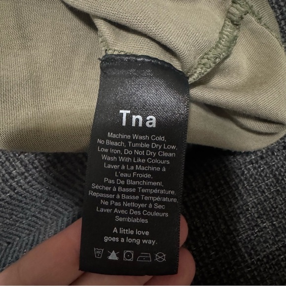 Aritzia TNA XS camo print tee t-shirt Streetwear Y2K tomboy chic, 100% cotton - Picture 4 of 5